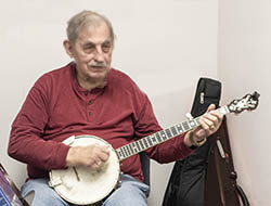 Tom Russell, banjo and ukulele instructor